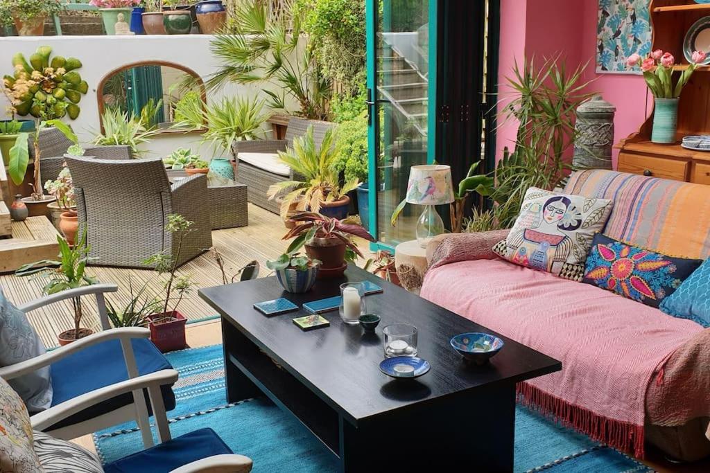 Colourful, Cosy City Home باث المظهر الخارجي الصورة